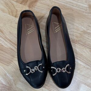 AEROSOLES Black Leather Chain Loafers